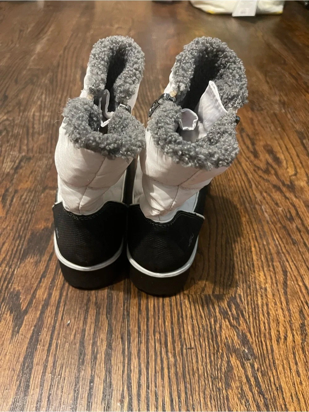 JBU Women's Light Gray and Black Insulated Winter Boots size 9.5